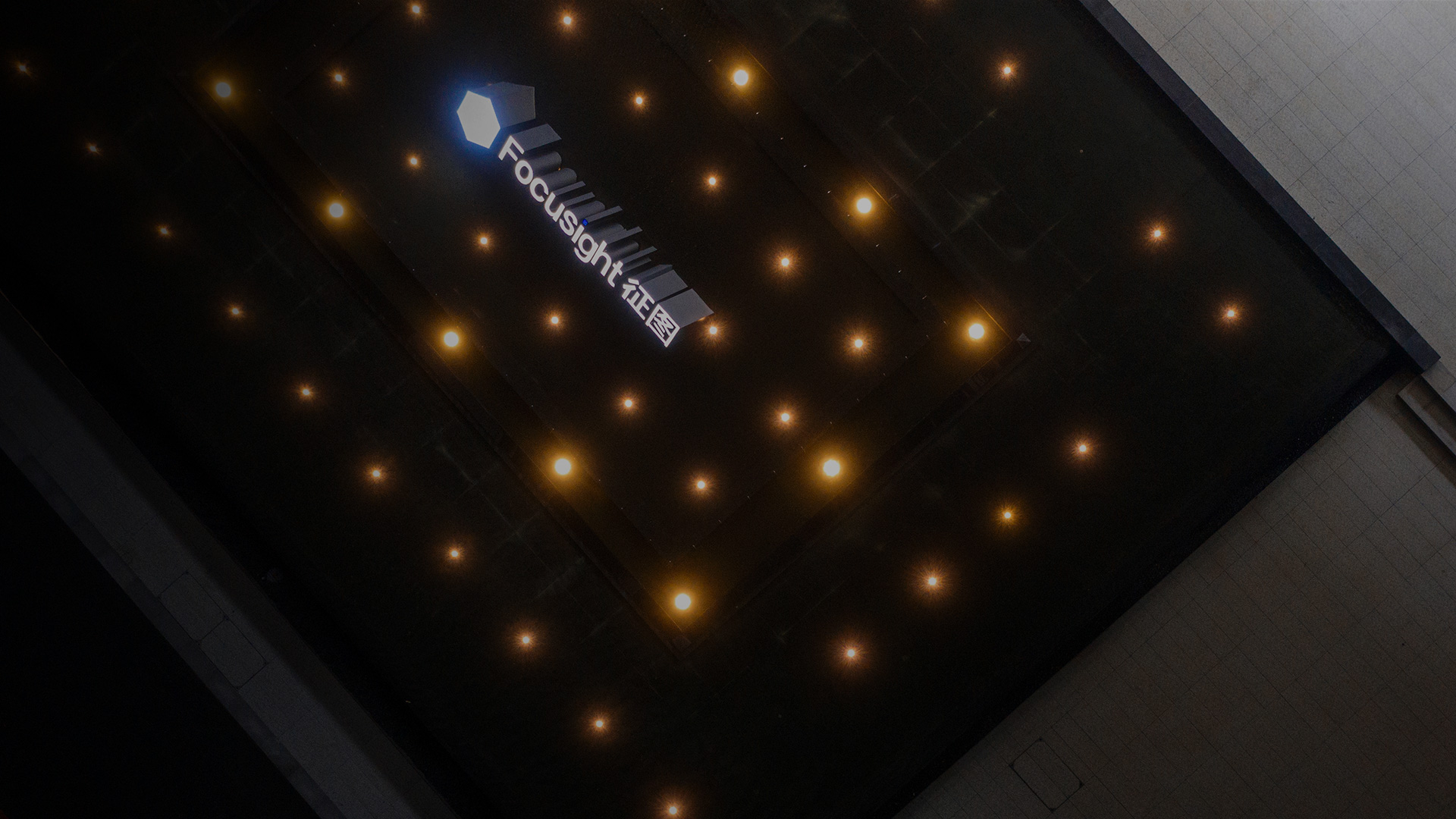 世界級(jí)的精準(zhǔn)檢測(cè)<br>
機(jī)器視覺(jué)裝備商